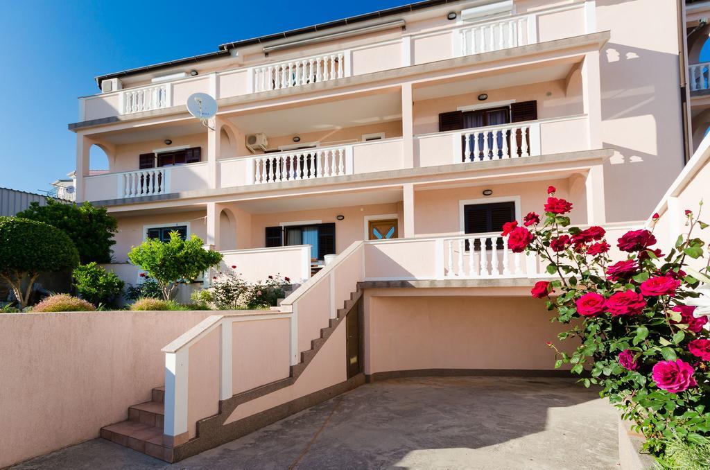 Apartments Dragan Lopar Εξωτερικό φωτογραφία
