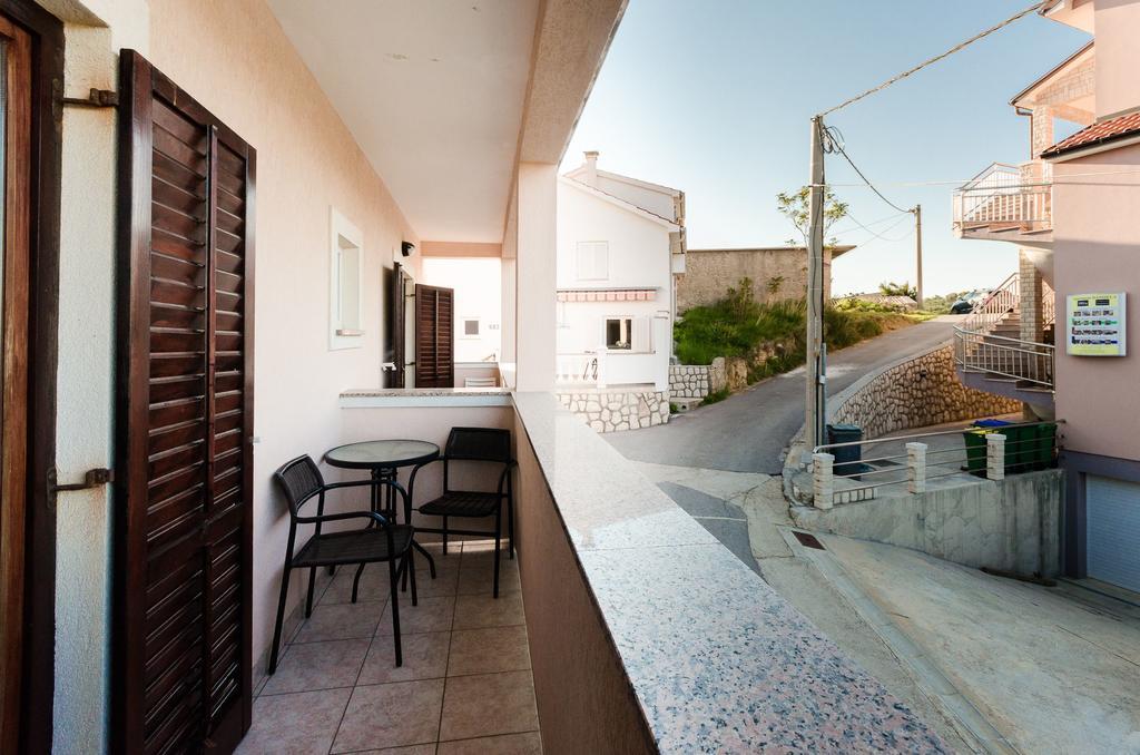 Apartments Dragan Lopar Εξωτερικό φωτογραφία